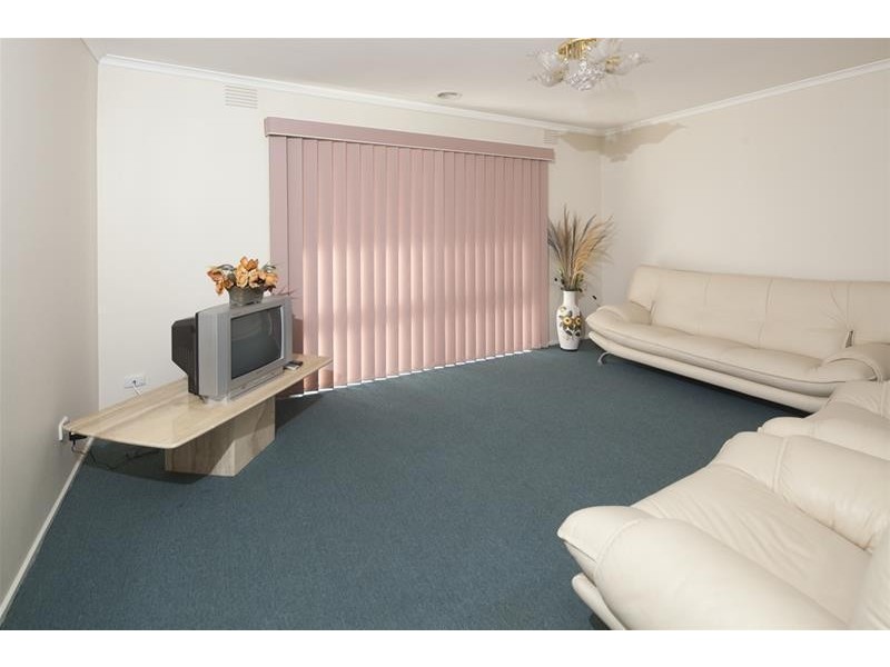 2 Mahon Crescent, Narre Warren VIC 3805