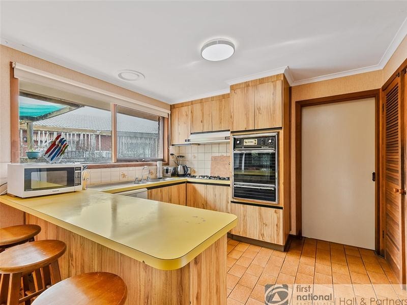 73 Sydney Parkinson Avenue, Endeavour Hills VIC 3802