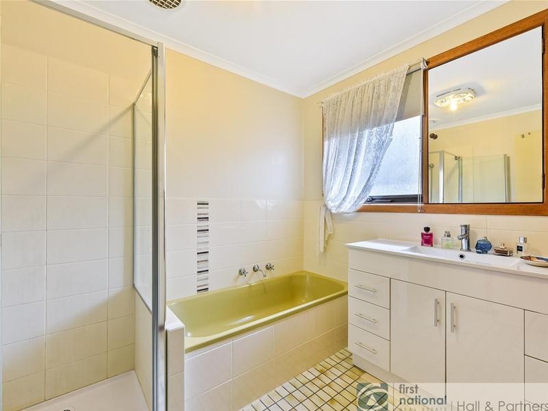 73 Sydney Parkinson Avenue, Endeavour Hills VIC 3802