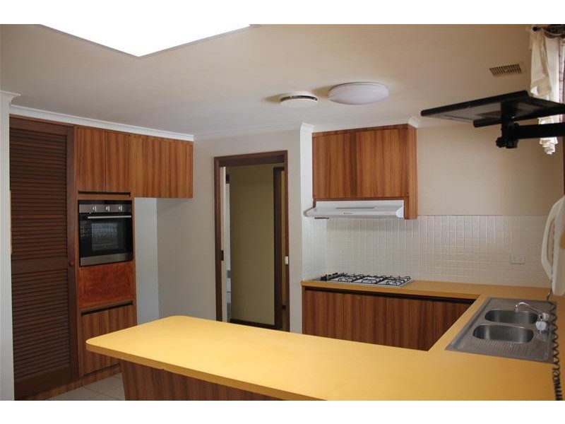 52 John Fawkner Drive, Endeavour Hills VIC 3802