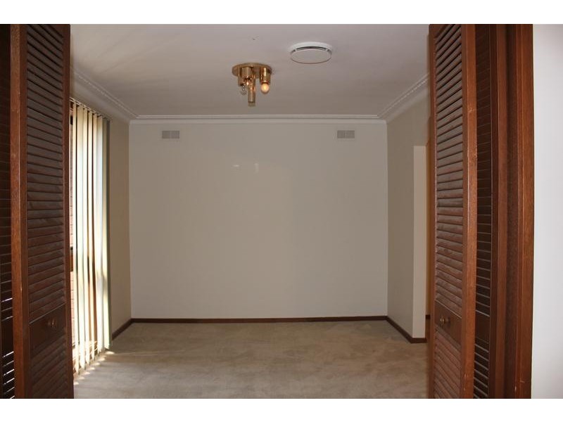 52 John Fawkner Drive, Endeavour Hills VIC 3802