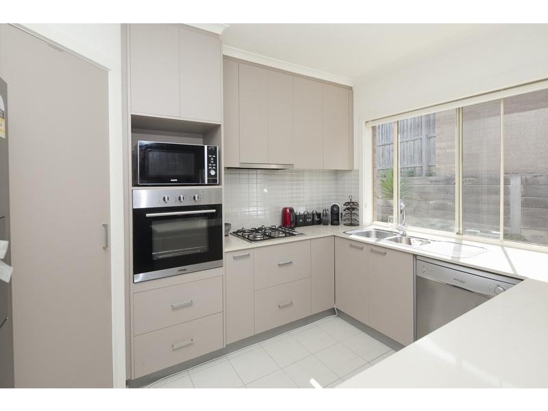 24/21 Kingfisher  Drive, Doveton VIC 3177