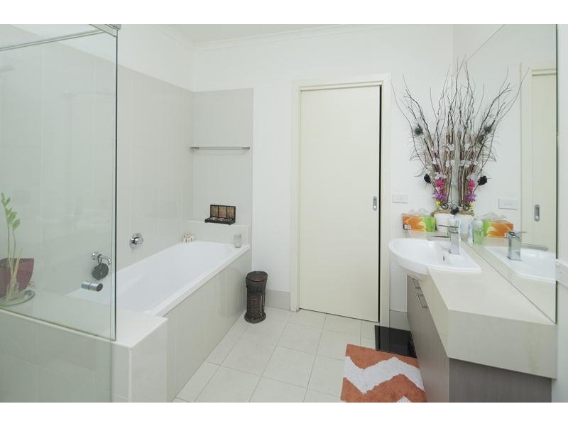 24/21 Kingfisher  Drive, Doveton VIC 3177