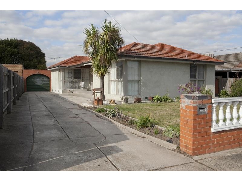 17 Shalimar Crescent, Dandenong North VIC 3175