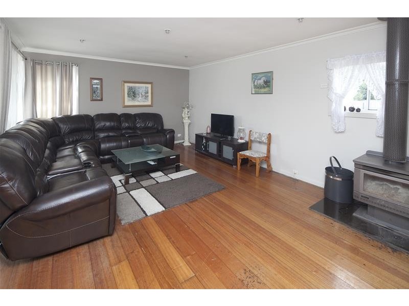 17 Shalimar Crescent, Dandenong North VIC 3175