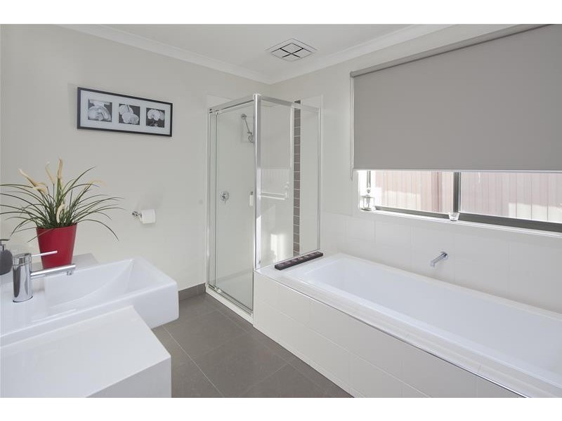 6 Serenity Street, Pakenham VIC 3810