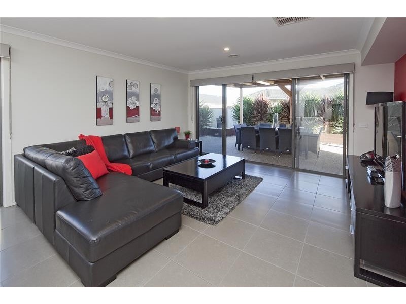 6 Serenity Street, Pakenham VIC 3810