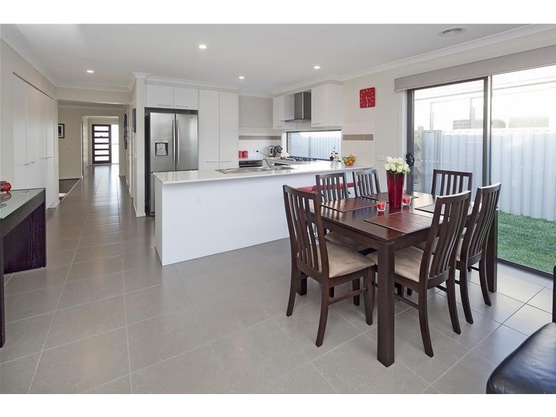 6 Serenity Street, Pakenham VIC 3810