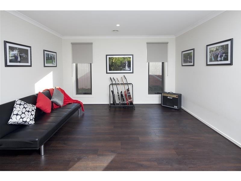 6 Serenity Street, Pakenham VIC 3810