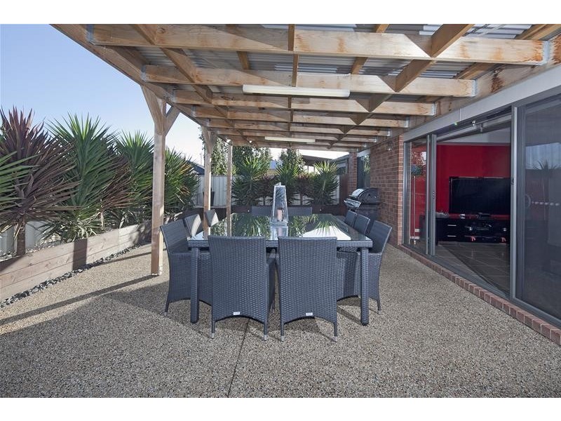 6 Serenity Street, Pakenham VIC 3810