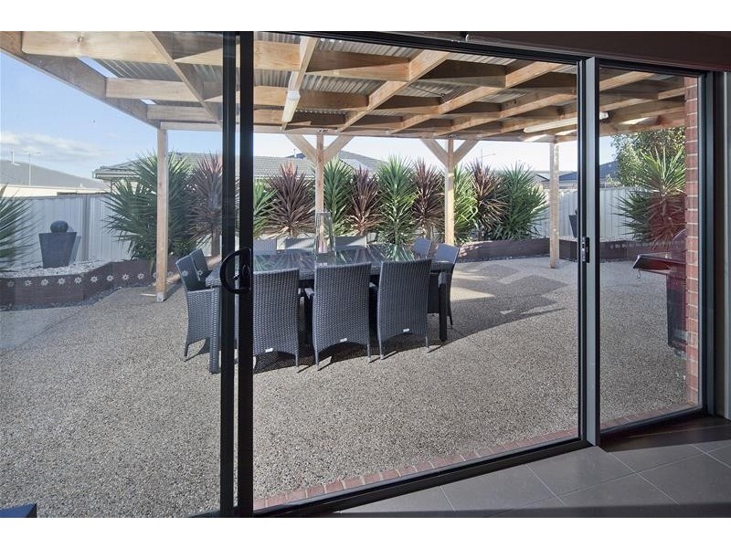 6 Serenity Street, Pakenham VIC 3810