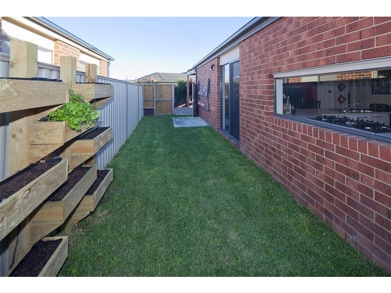 6 Serenity Street, Pakenham VIC 3810