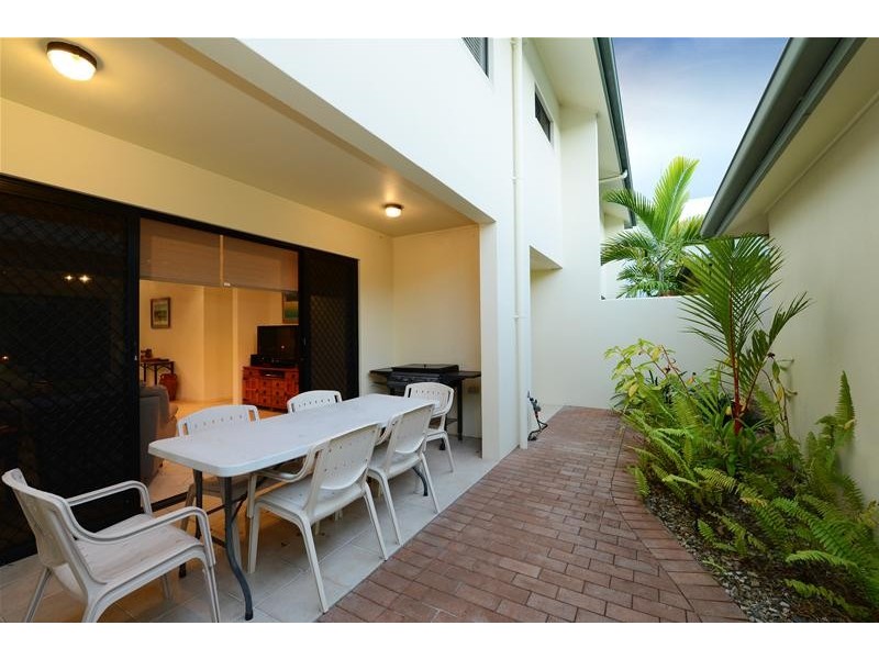 47 Cedar Road, Palm Cove QLD 4879