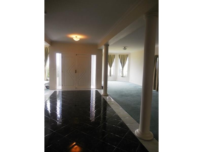 49 John Edgecumbe Way, Endeavour Hills VIC 3802