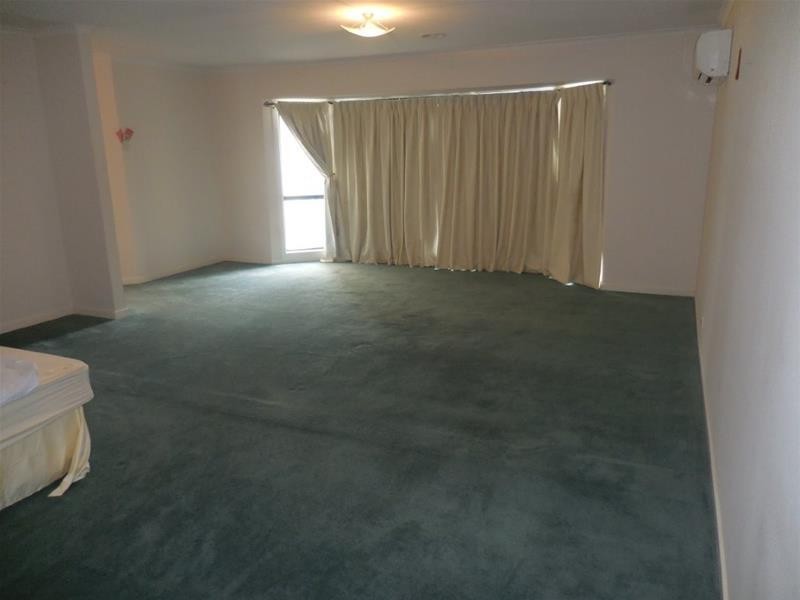 49 John Edgecumbe Way, Endeavour Hills VIC 3802