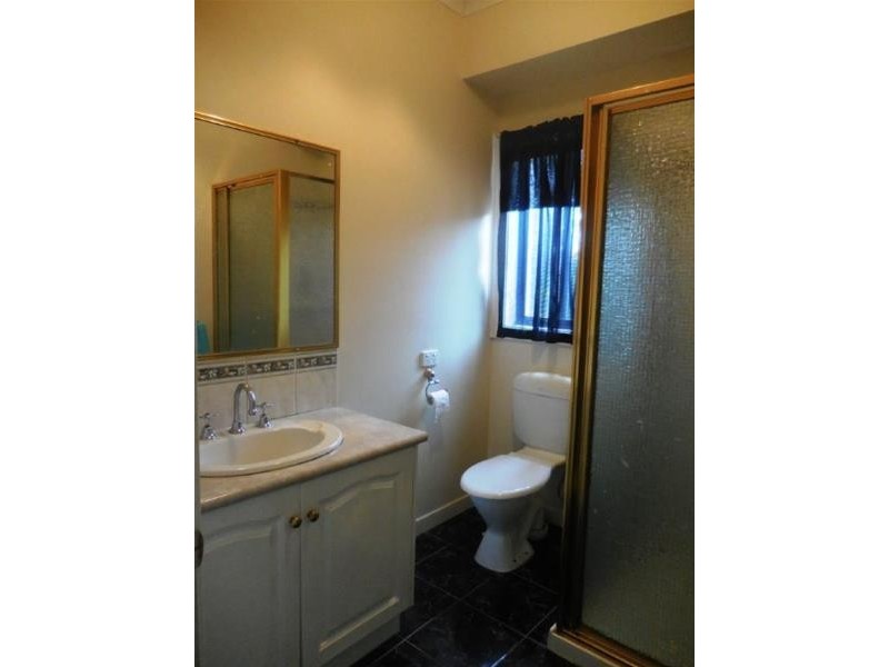 49 John Edgecumbe Way, Endeavour Hills VIC 3802