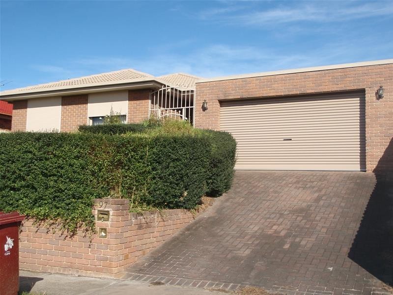 97 Kennington Park Drive, Endeavour Hills VIC 3802