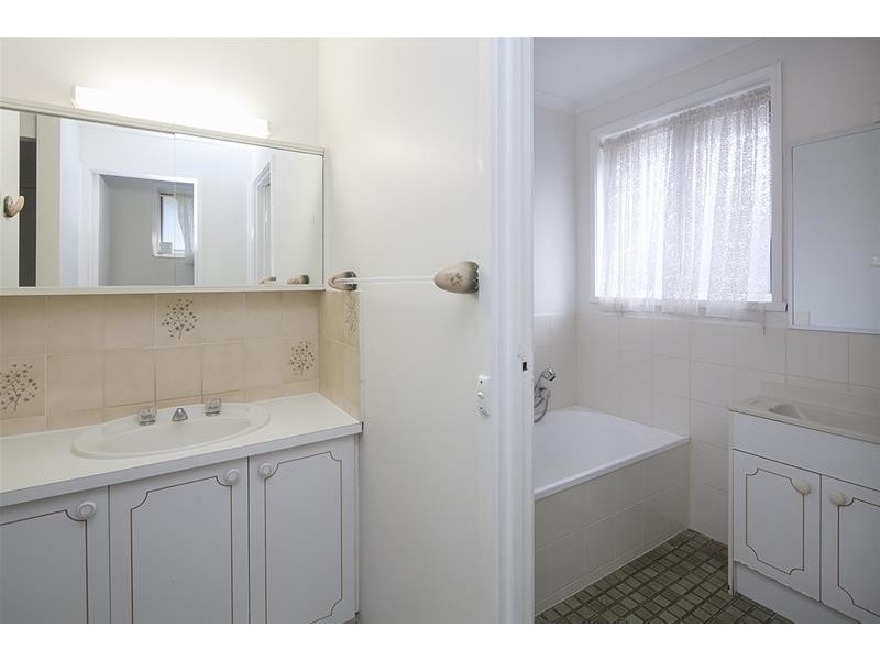 13 Burchall Crescent, Rowville VIC 3178