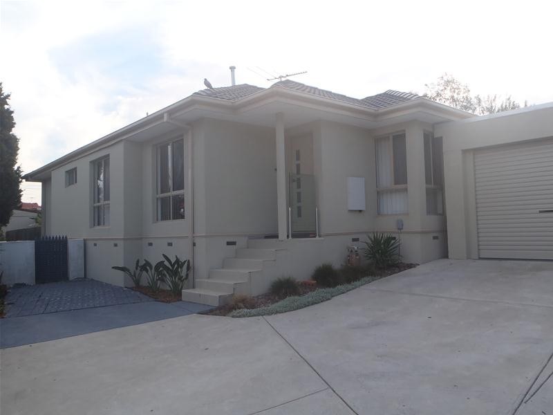 2/7 Almond Drive, Doveton VIC 3177