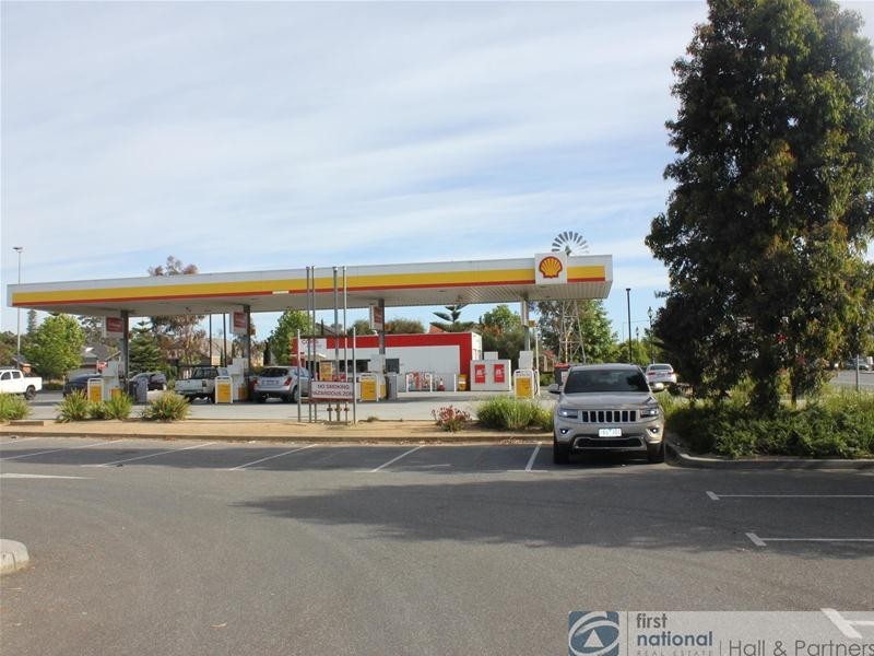 22 Pioneers Crescent, Pakenham VIC 3810