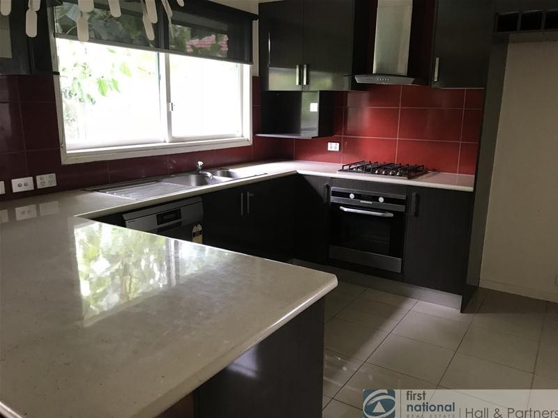 31 William Perry Close, Endeavour Hills VIC 3802