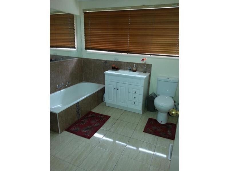 31 William Perry Close, Endeavour Hills VIC 3802