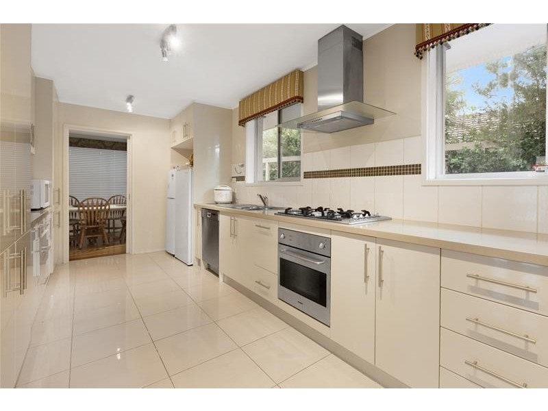 32 Mangana Drive, Mulgrave VIC 3170