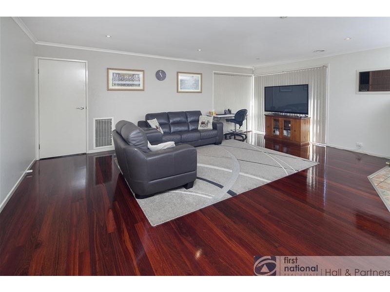 95 Chalcot Drive, Endeavour Hills VIC 3802