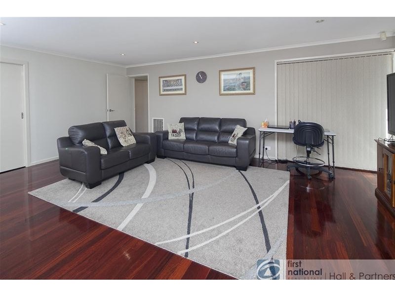 95 Chalcot Drive, Endeavour Hills VIC 3802