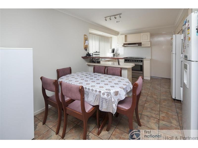 95 Chalcot Drive, Endeavour Hills VIC 3802