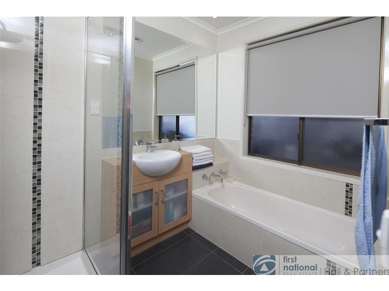 95 Chalcot Drive, Endeavour Hills VIC 3802