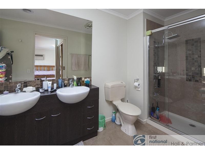 95 Chalcot Drive, Endeavour Hills VIC 3802