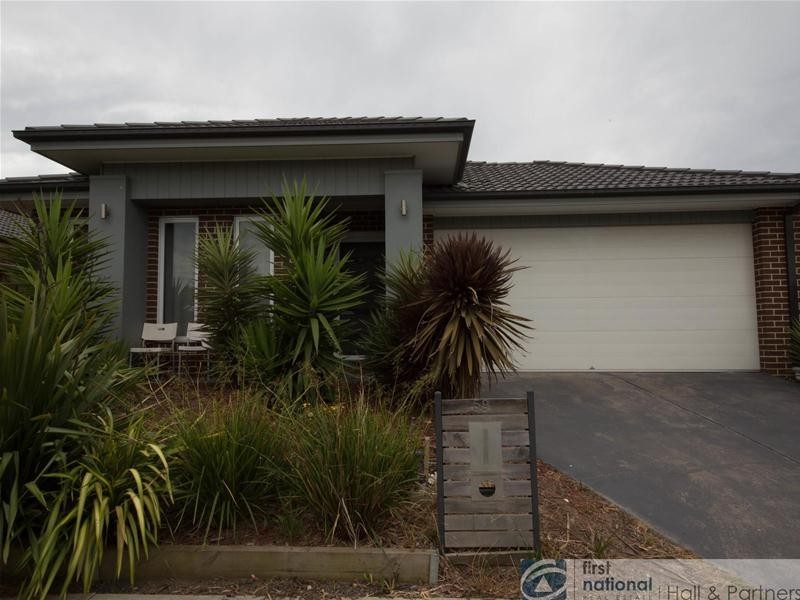 59 Linden Tree Way, Cranbourne North VIC 3977