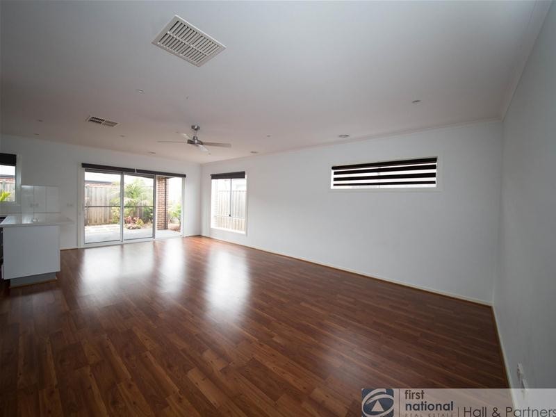 59 Linden Tree Way, Cranbourne North VIC 3977