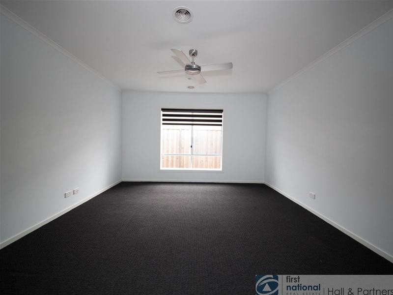 59 Linden Tree Way, Cranbourne North VIC 3977