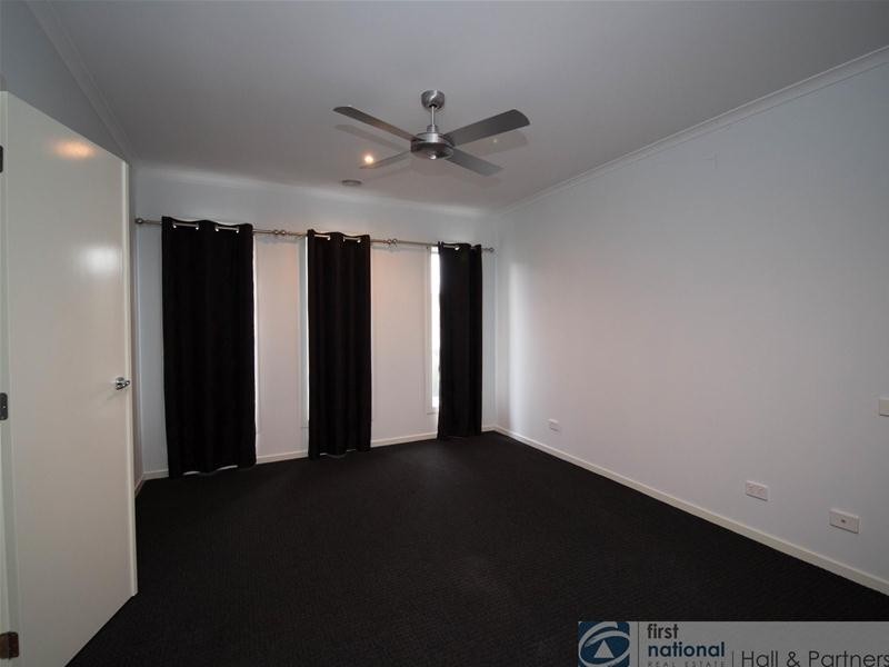 59 Linden Tree Way, Cranbourne North VIC 3977