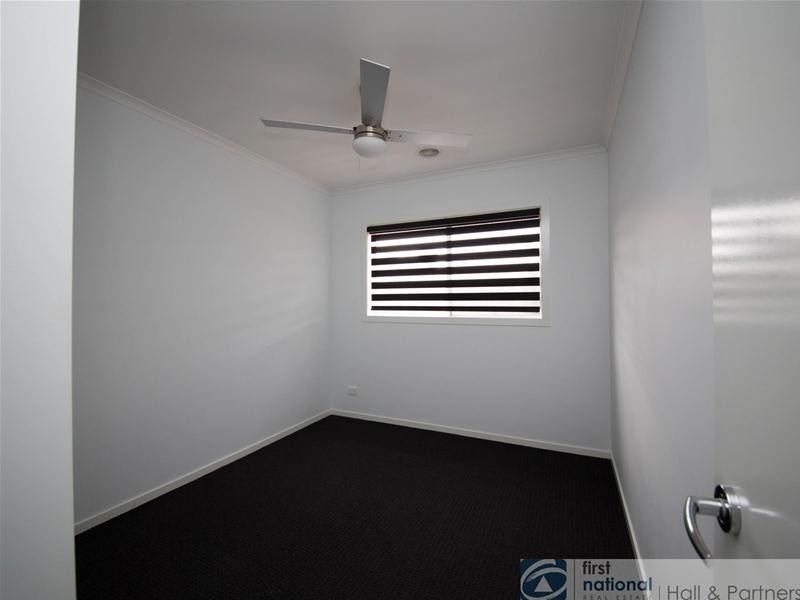 59 Linden Tree Way, Cranbourne North VIC 3977