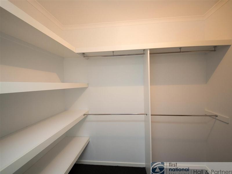 59 Linden Tree Way, Cranbourne North VIC 3977