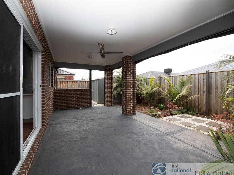 59 Linden Tree Way, Cranbourne North VIC 3977