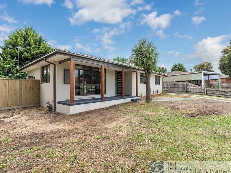 11 Heathmere Crescent, Endeavour Hills VIC 3802