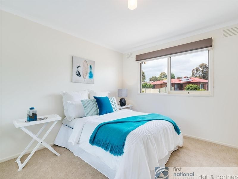 11 Heathmere Crescent, Endeavour Hills VIC 3802
