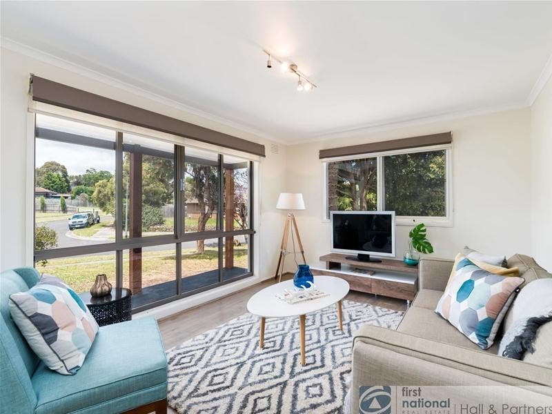 11 Heathmere Crescent, Endeavour Hills VIC 3802