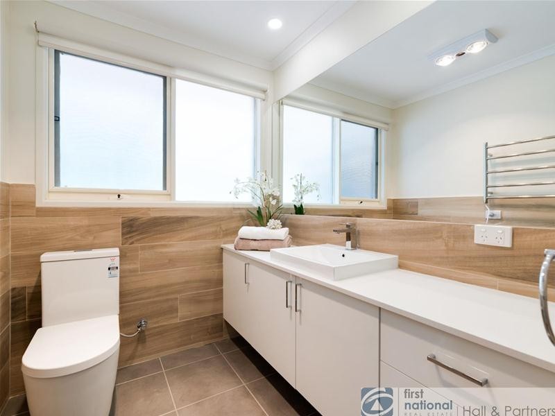 11 Heathmere Crescent, Endeavour Hills VIC 3802