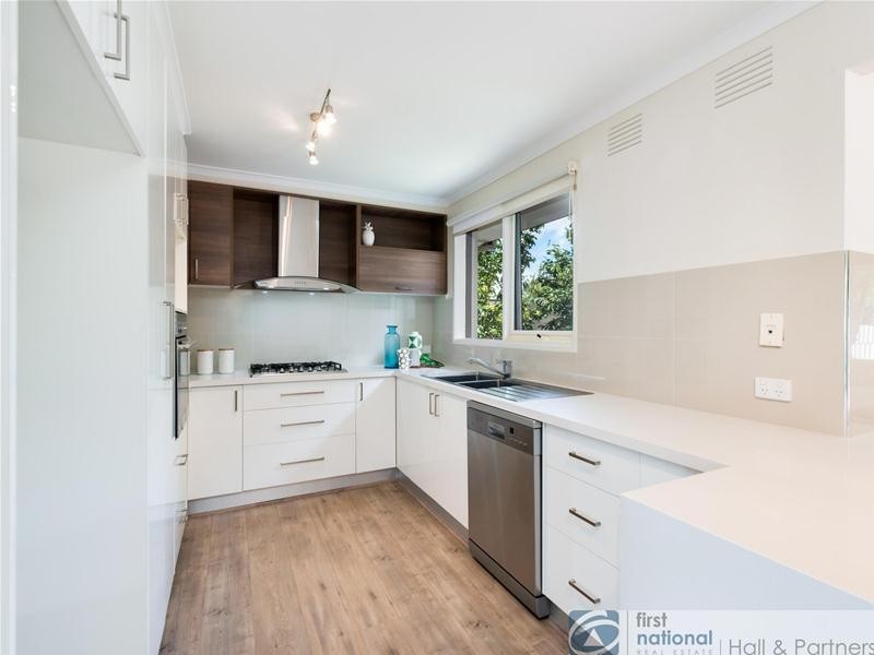 11 Heathmere Crescent, Endeavour Hills VIC 3802