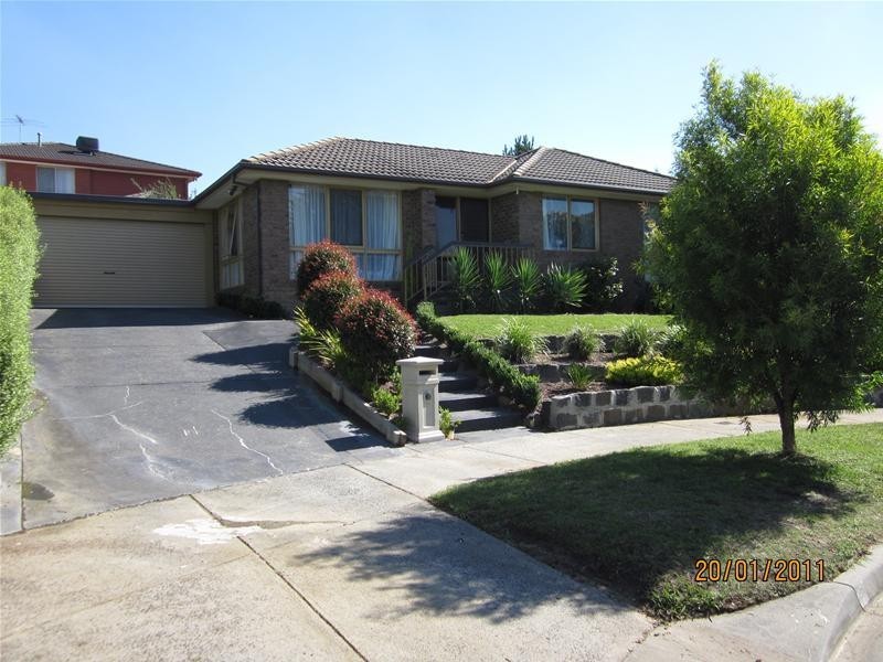 8 Newmill Close, Endeavour Hills VIC 3802