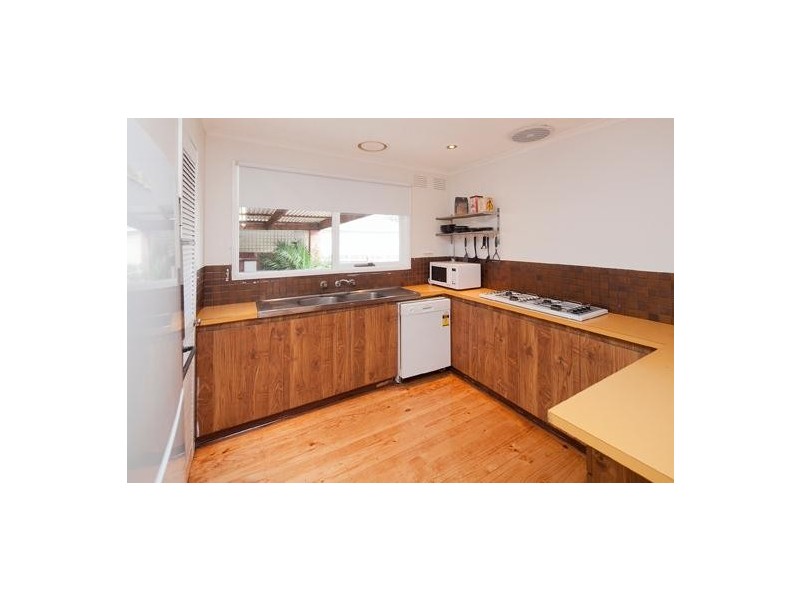 18 Matthew Flinders Avenue, Endeavour Hills VIC 3802