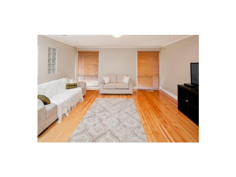 18 Matthew Flinders Avenue, Endeavour Hills VIC 3802