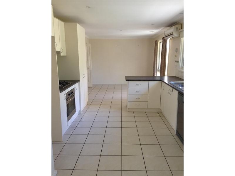 11 Calrossie Close, Endeavour Hills VIC 3802