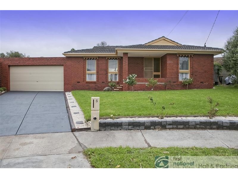 5 McAlpine Court, Dandenong North VIC 3175
