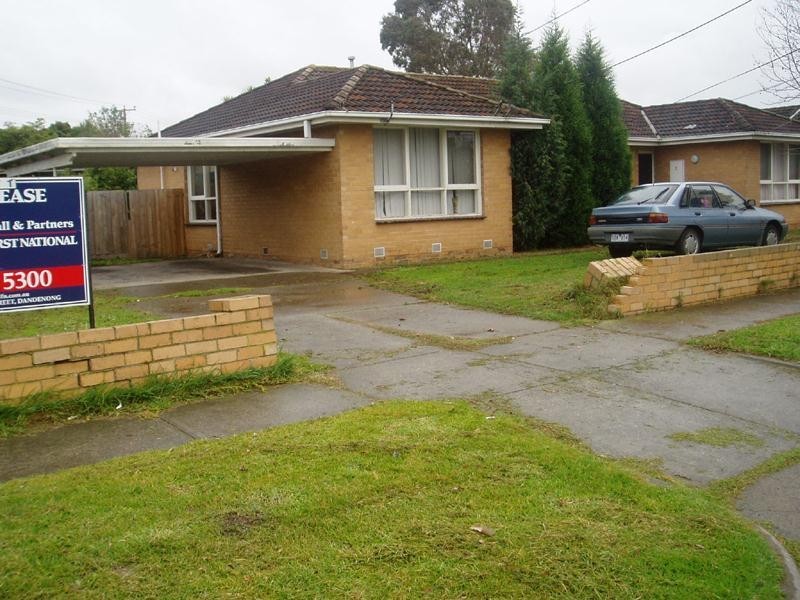 1/4 Fair Crescent, Dandenong VIC 3175